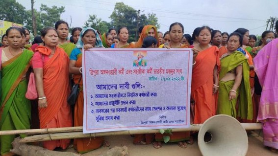 Anganwadi workers and helpers blocked roads raising 3 points demands in Khowai